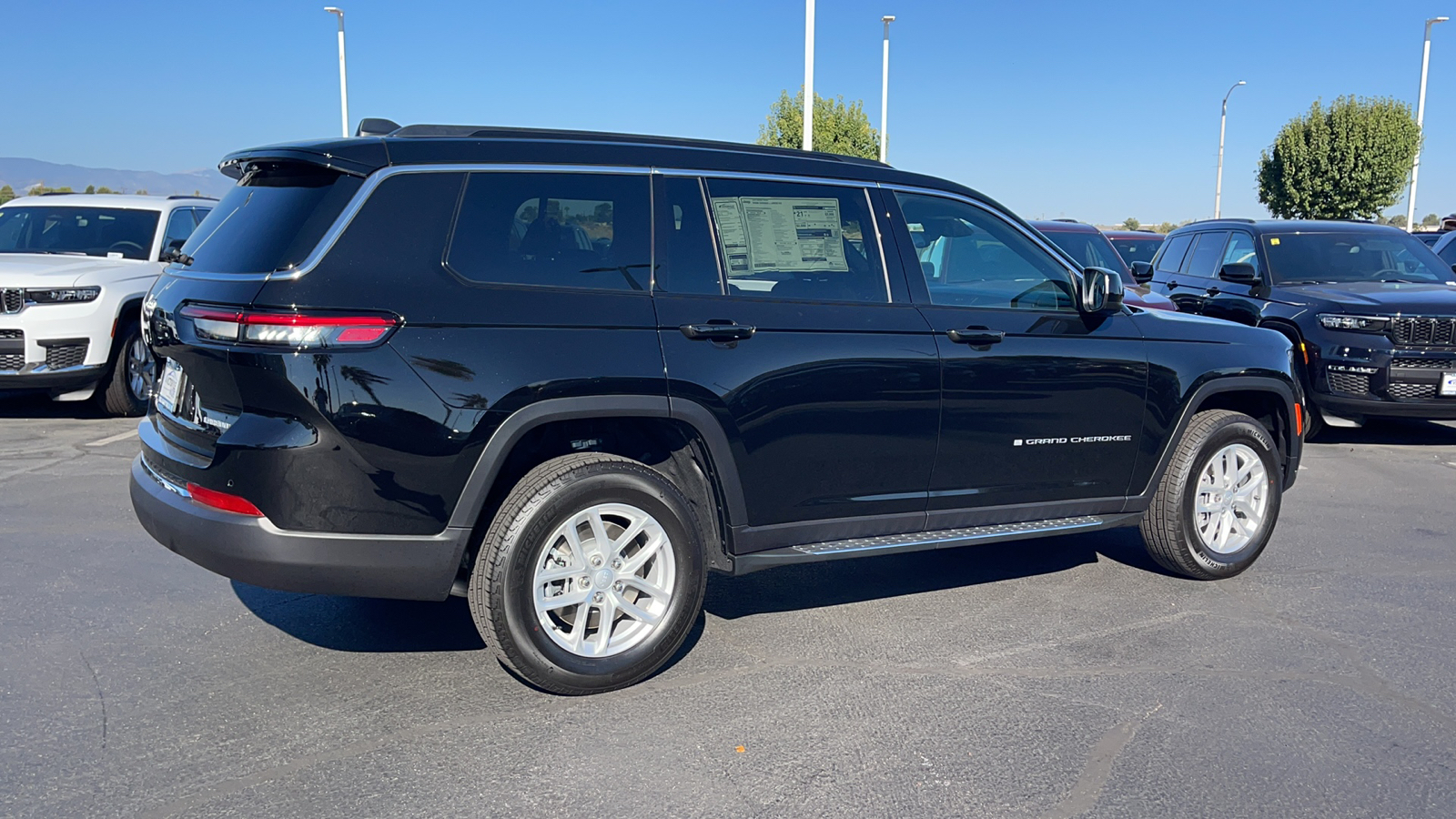 2024 Jeep Grand Cherokee L Laredo 3