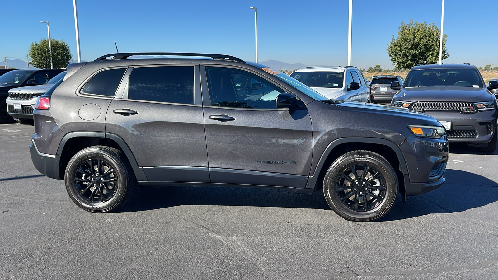 2023 Jeep Cherokee Altitude 2