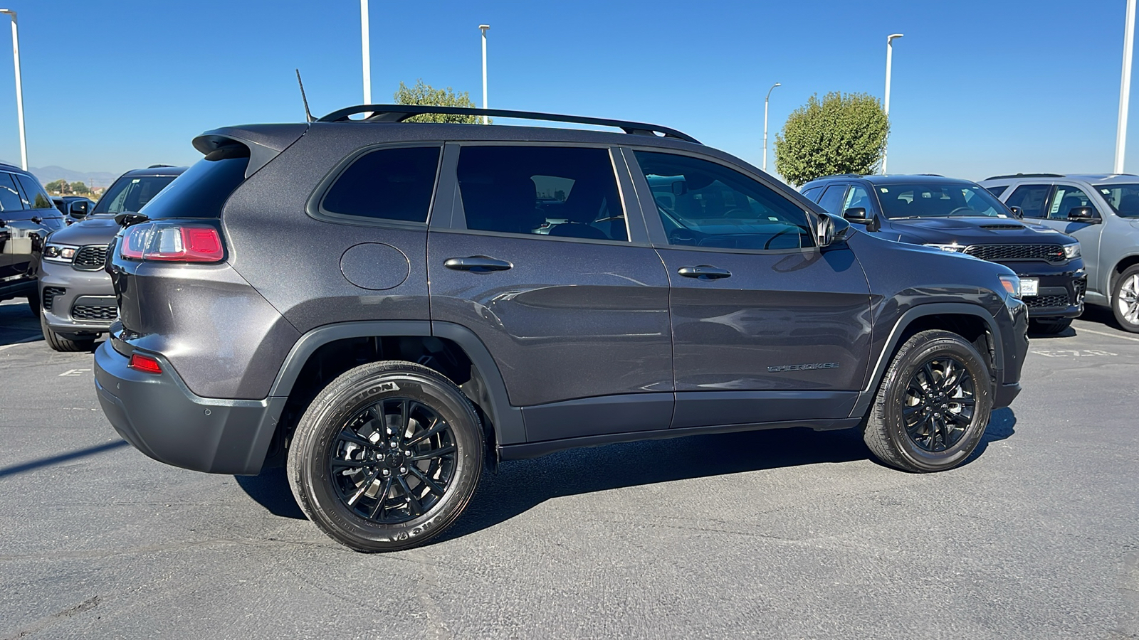 2023 Jeep Cherokee Altitude 3