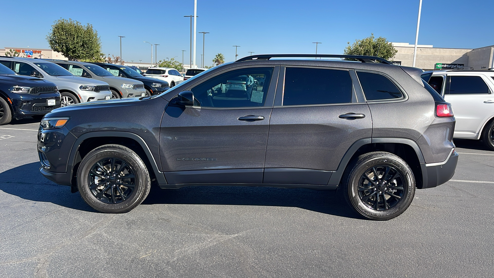 2023 Jeep Cherokee Altitude 6