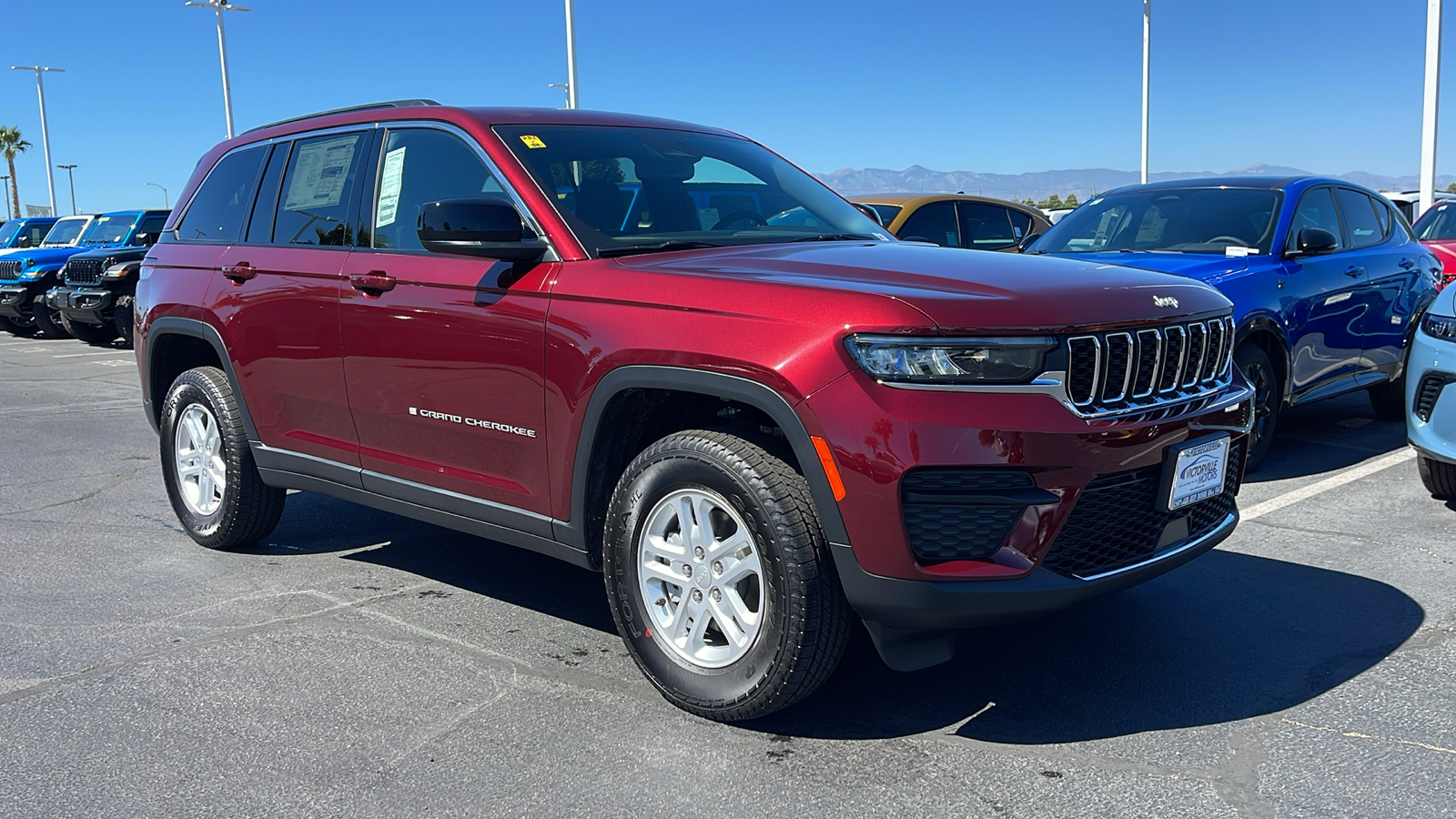 2024 Jeep Grand Cherokee Laredo 1