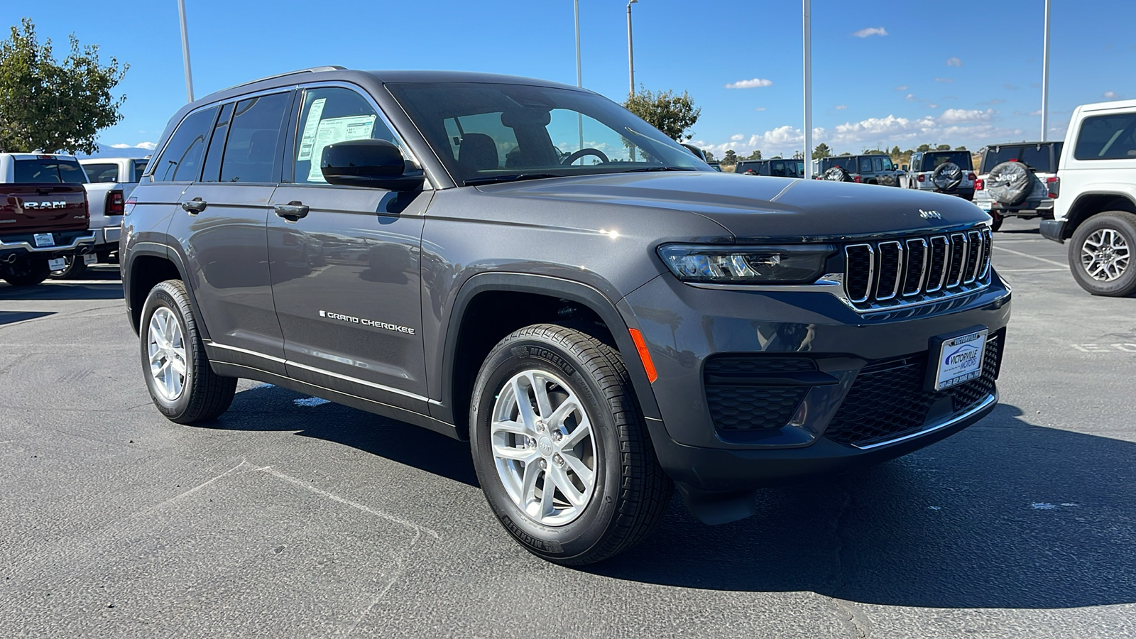 2024 Jeep Grand Cherokee Laredo 1