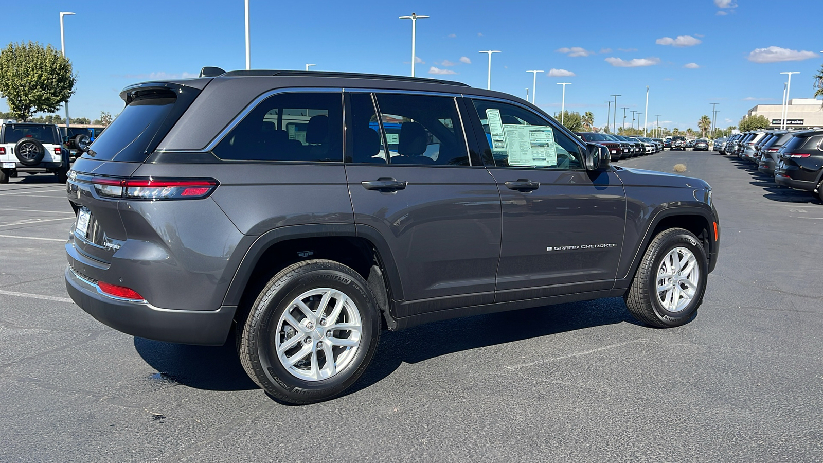 2024 Jeep Grand Cherokee Laredo 3