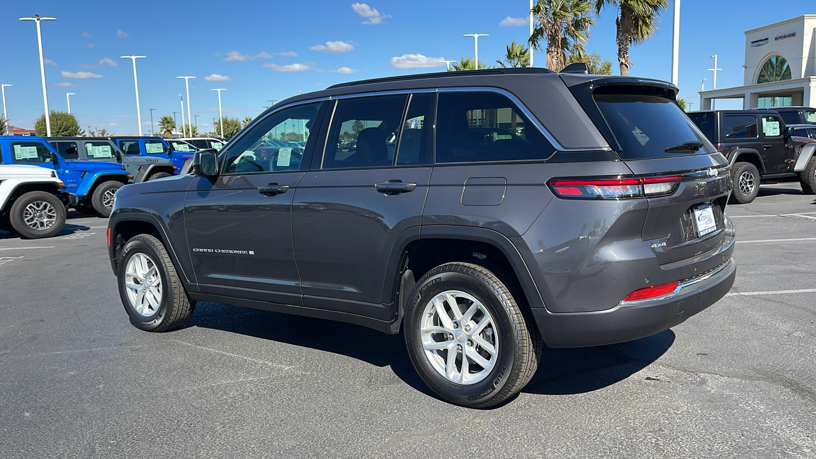 2024 Jeep Grand Cherokee Laredo 5