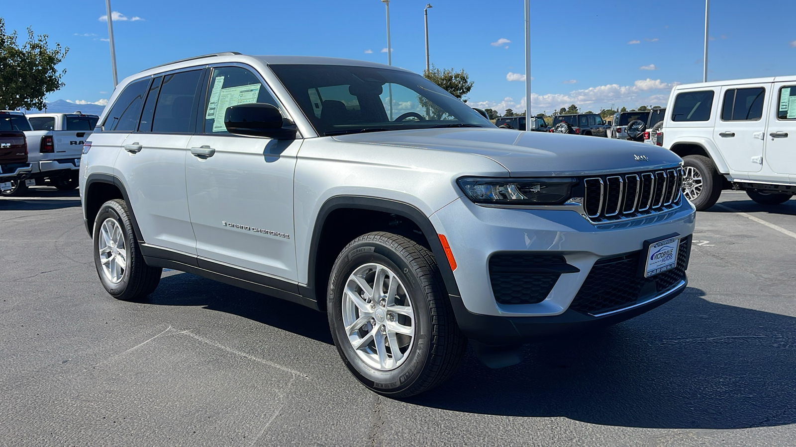 2024 Jeep Grand Cherokee Laredo 1