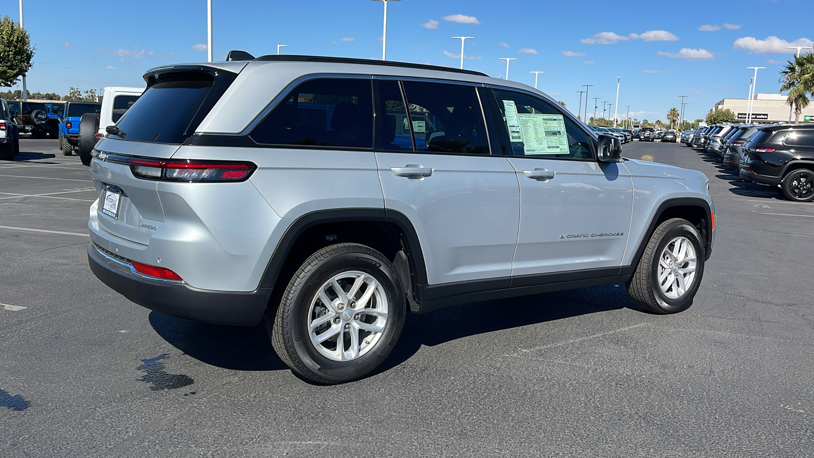 2024 Jeep Grand Cherokee Laredo 3