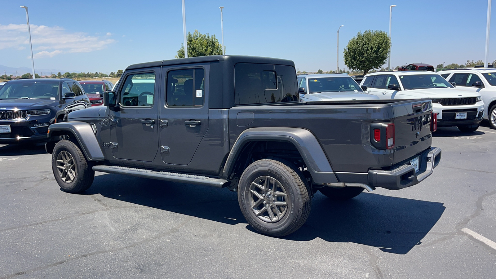 2024 Jeep Gladiator Sport 5