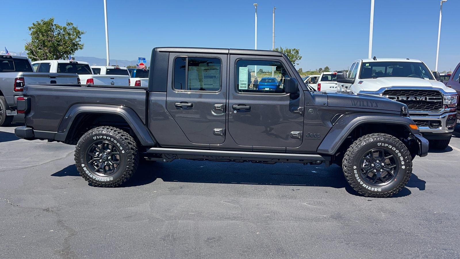 2024 Jeep Gladiator  2