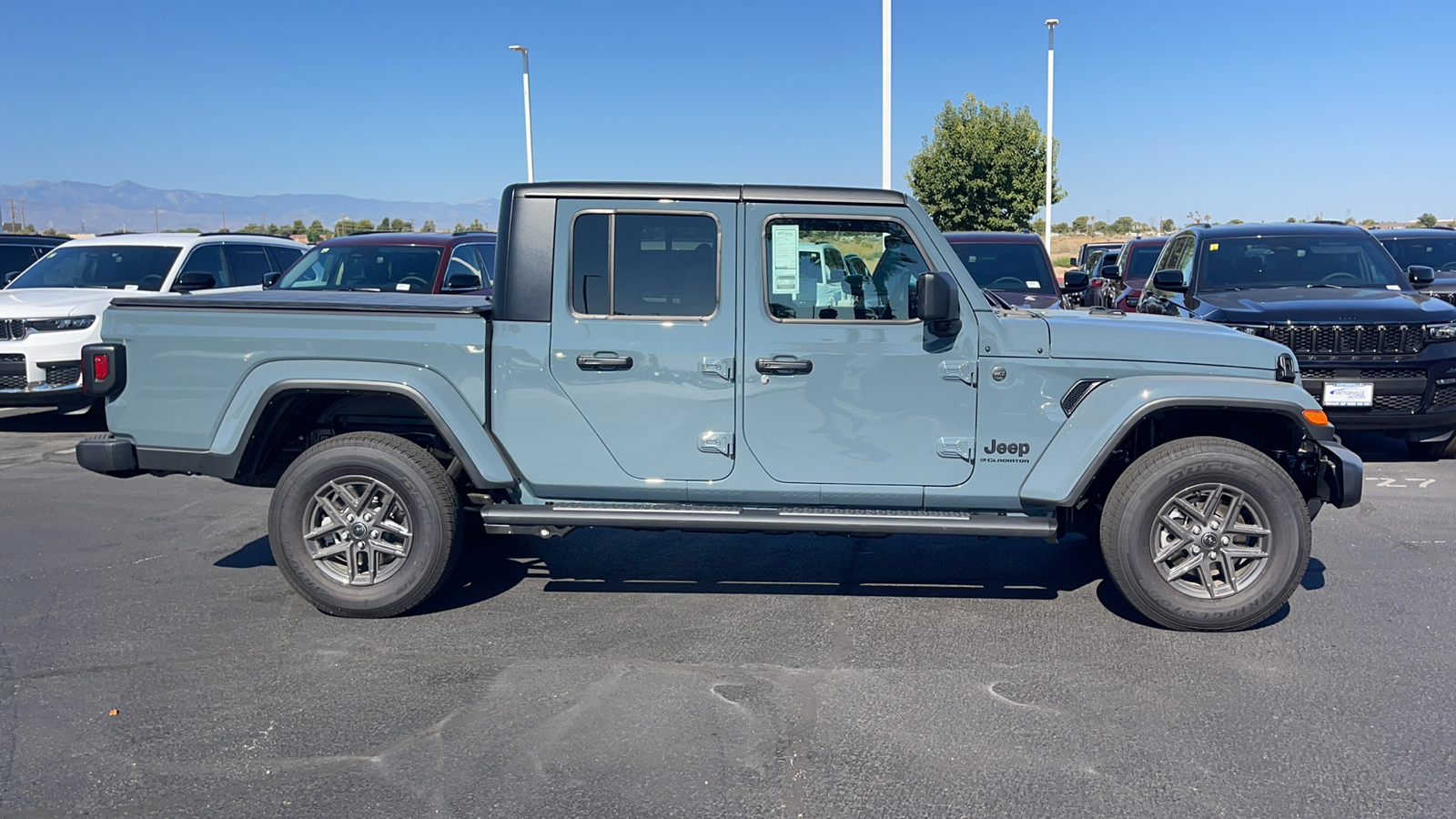 2024 Jeep Gladiator Sport 2