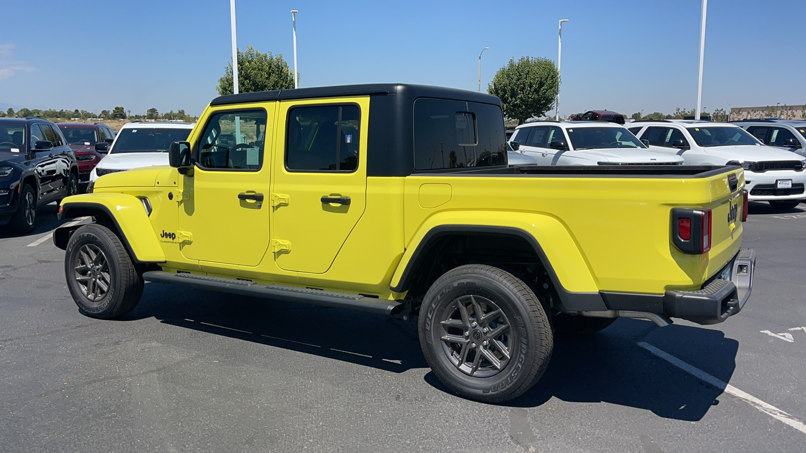 2024 Jeep Gladiator Sport 5