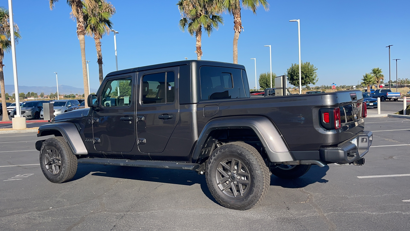 2024 Jeep Gladiator Sport 5