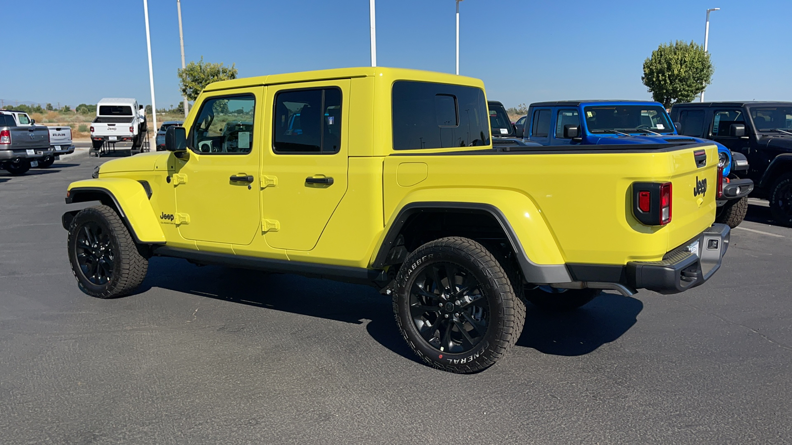 2024 Jeep Gladiator Sport 5