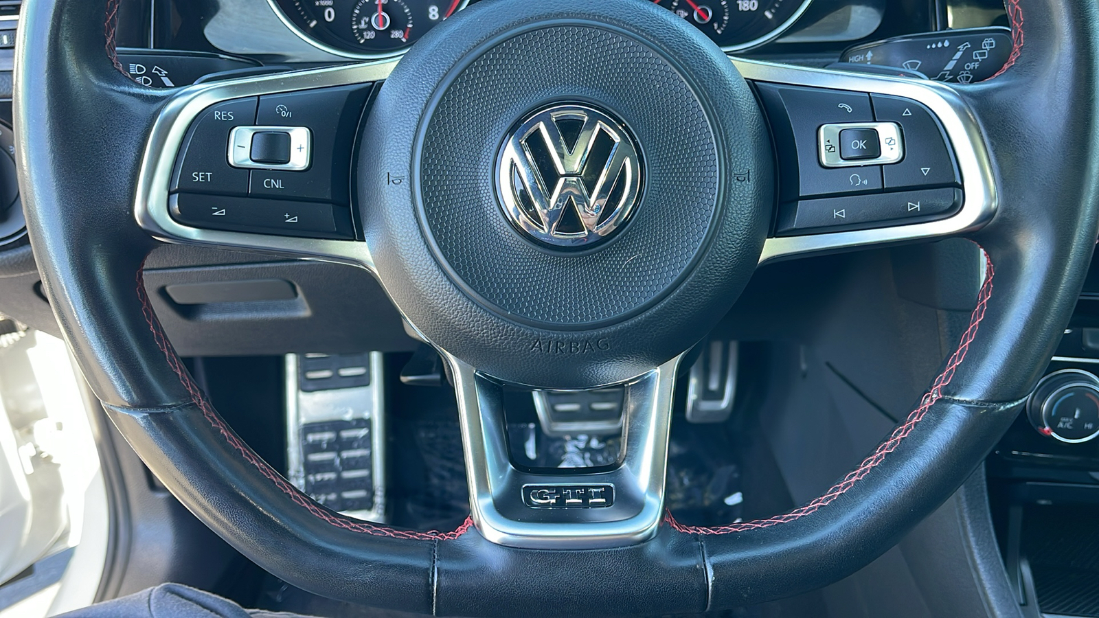 2018 Volkswagen Golf GTI 2.0T SE 22