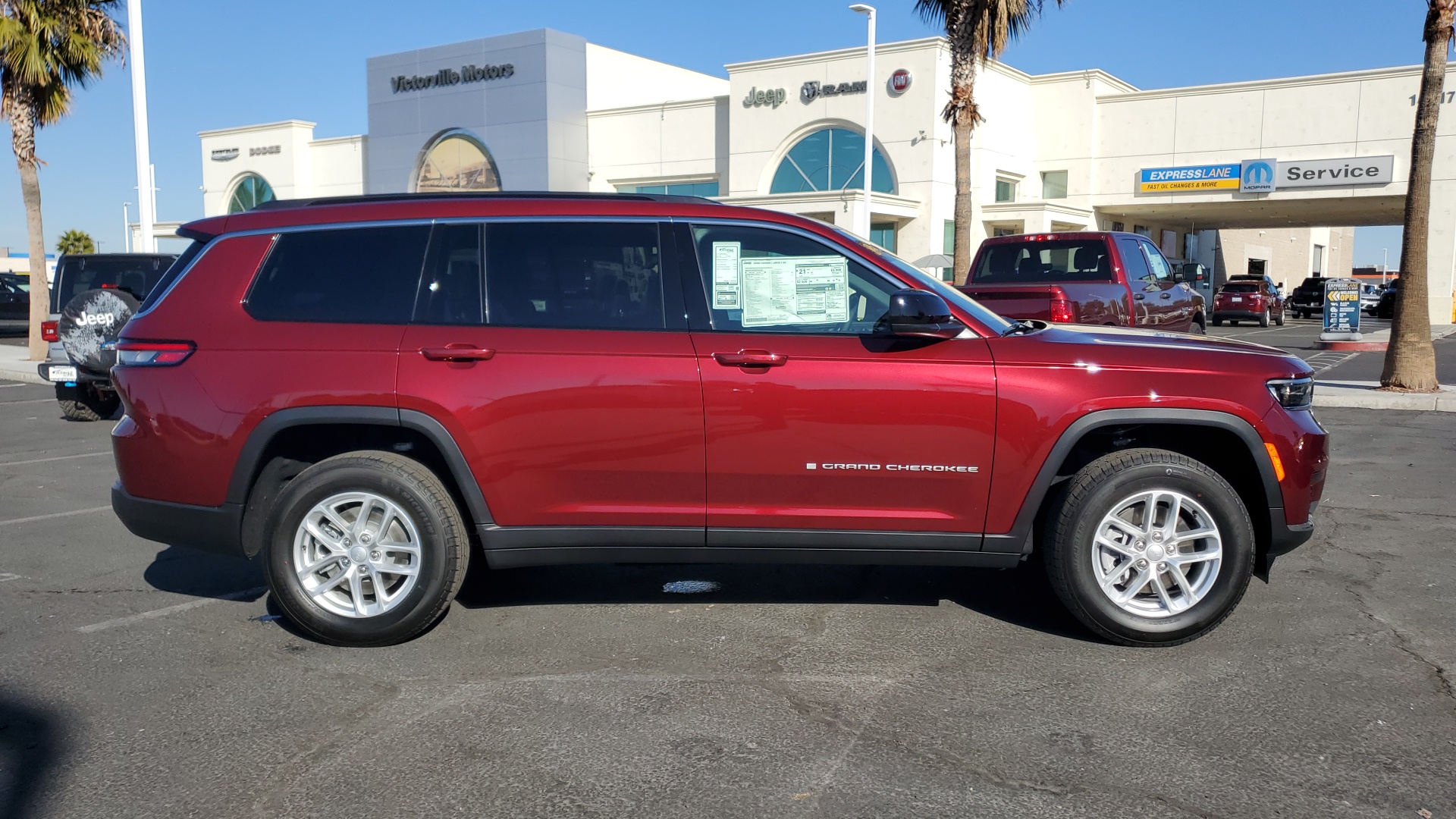 2025 Jeep Grand Cherokee L Laredo 2