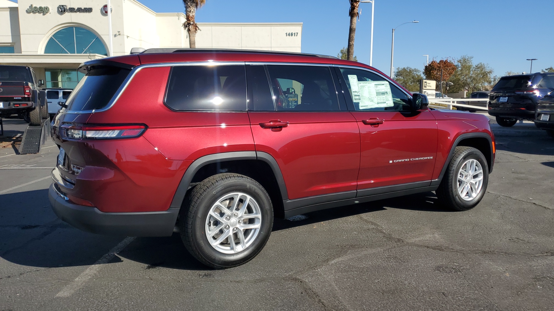 2025 Jeep Grand Cherokee L Laredo 3