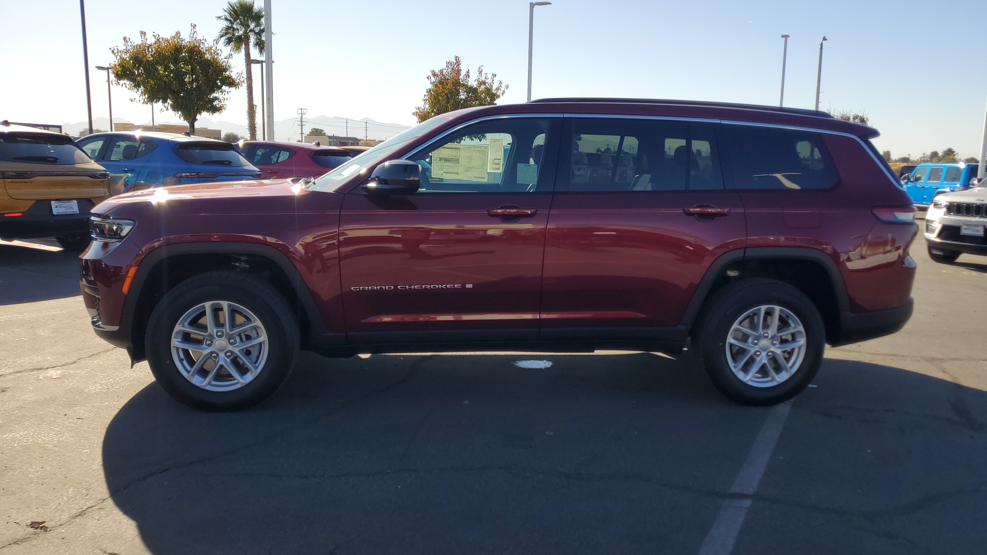 2025 Jeep Grand Cherokee L Laredo 6