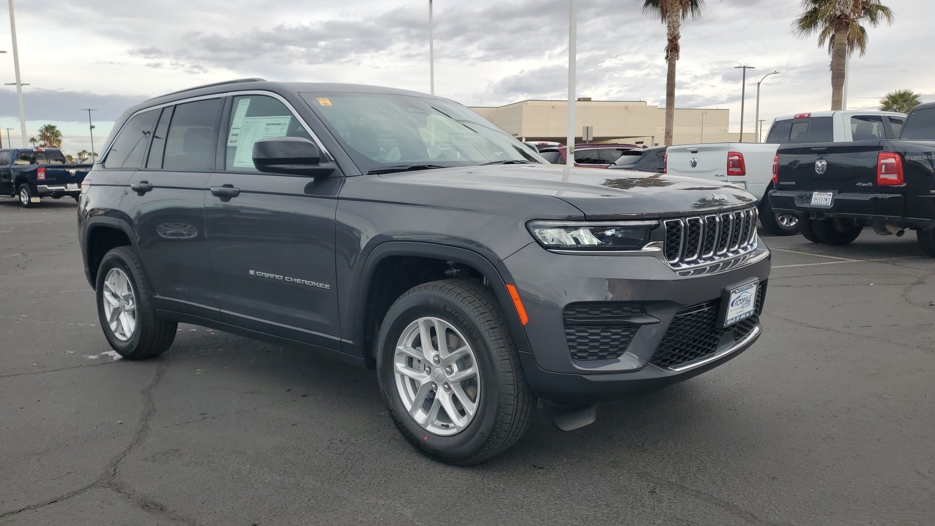 2025 Jeep Grand Cherokee Laredo 1