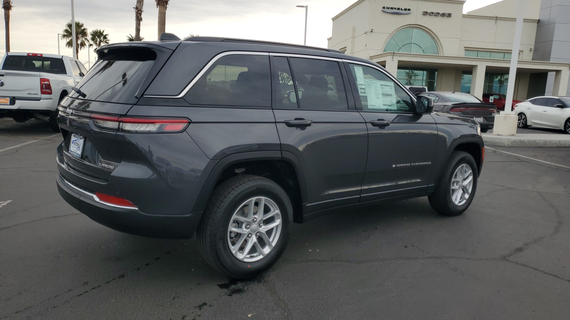 2025 Jeep Grand Cherokee Laredo 3