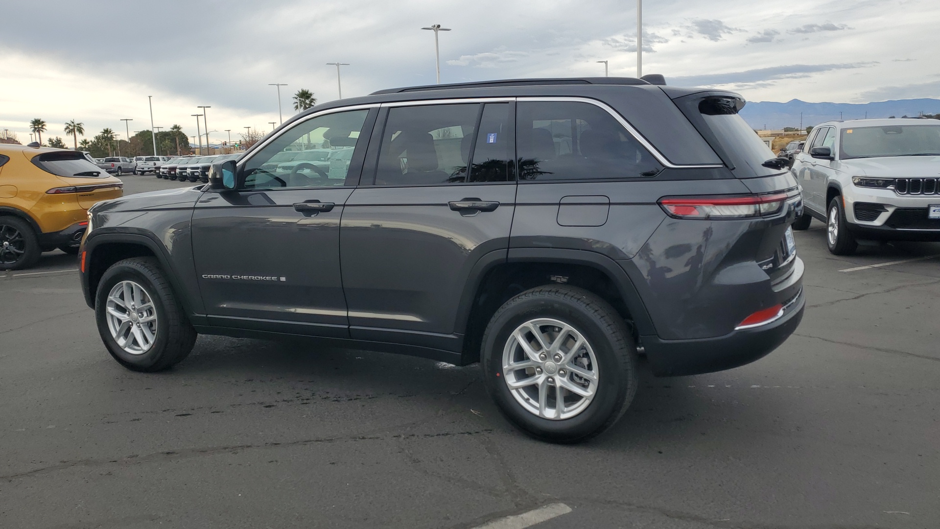 2025 Jeep Grand Cherokee Laredo 5