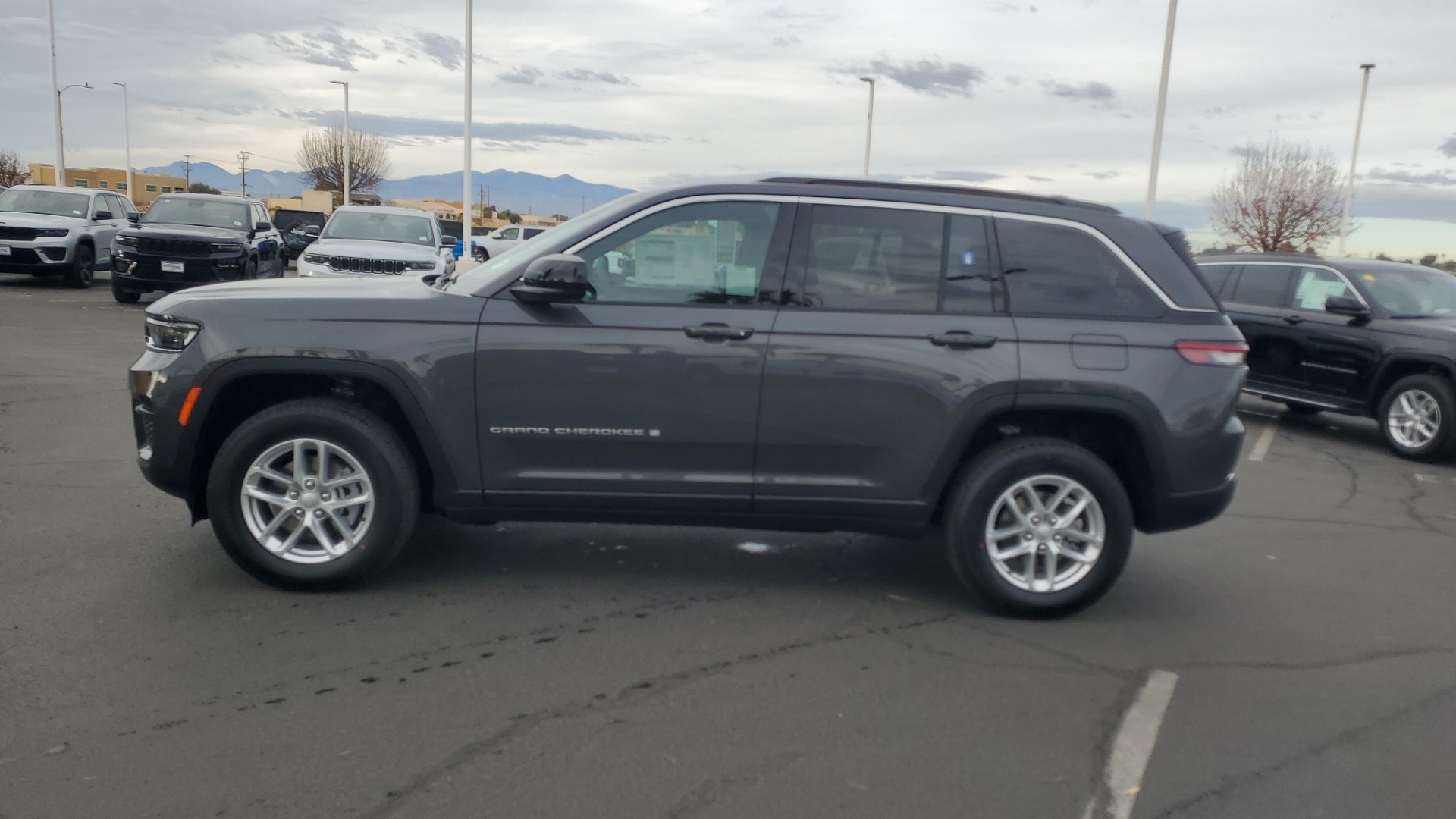 2025 Jeep Grand Cherokee Laredo 6