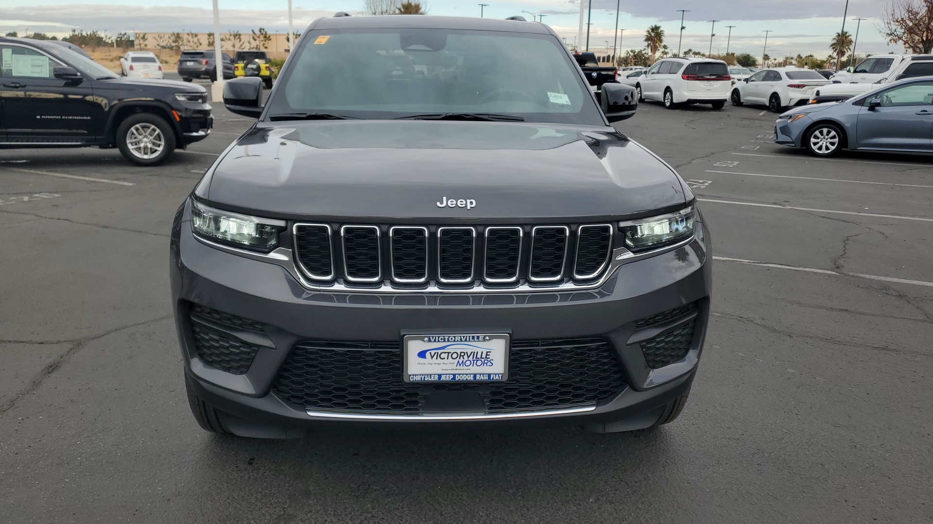 2025 Jeep Grand Cherokee Laredo 8