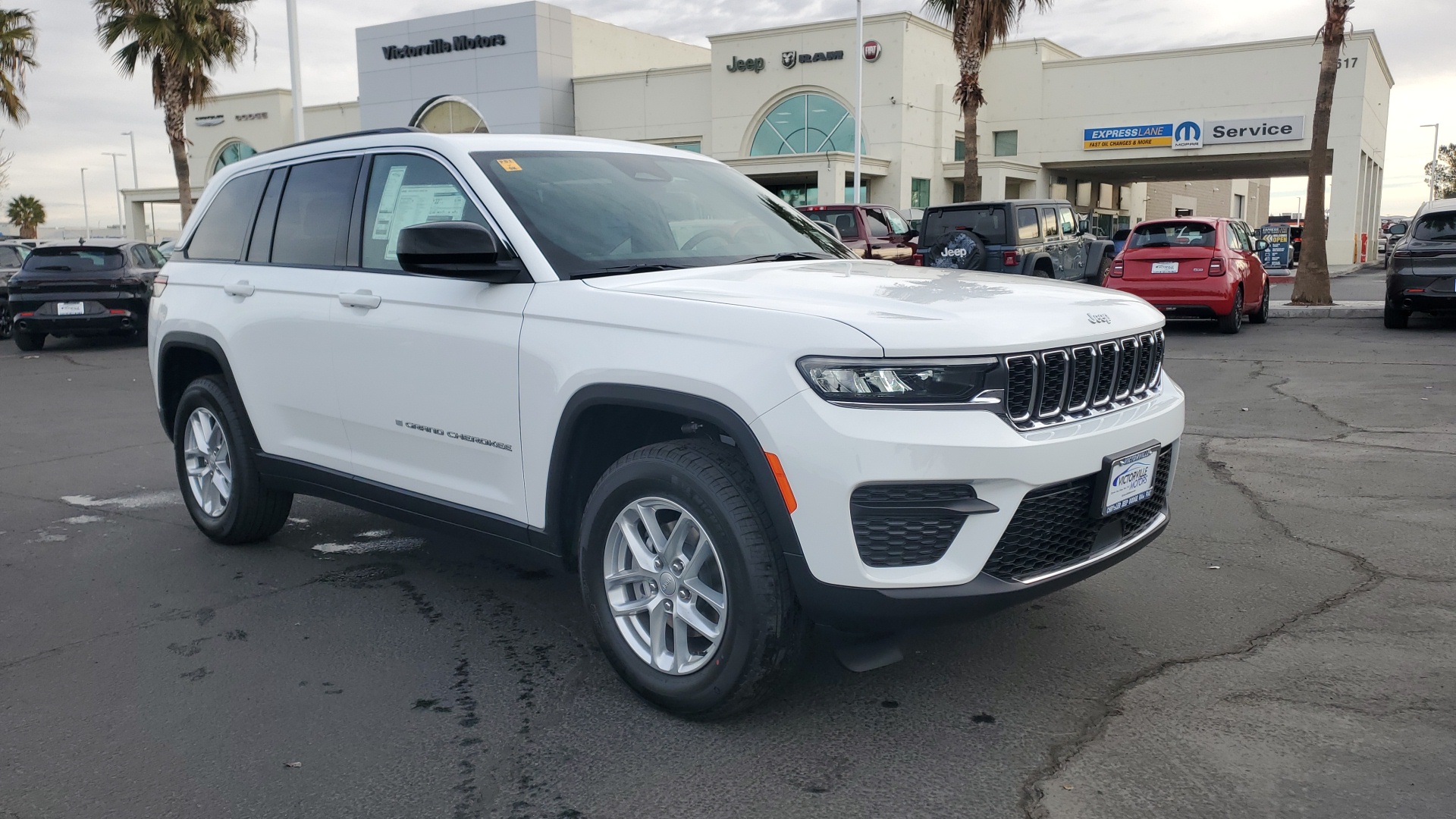 2025 Jeep Grand Cherokee Laredo 1