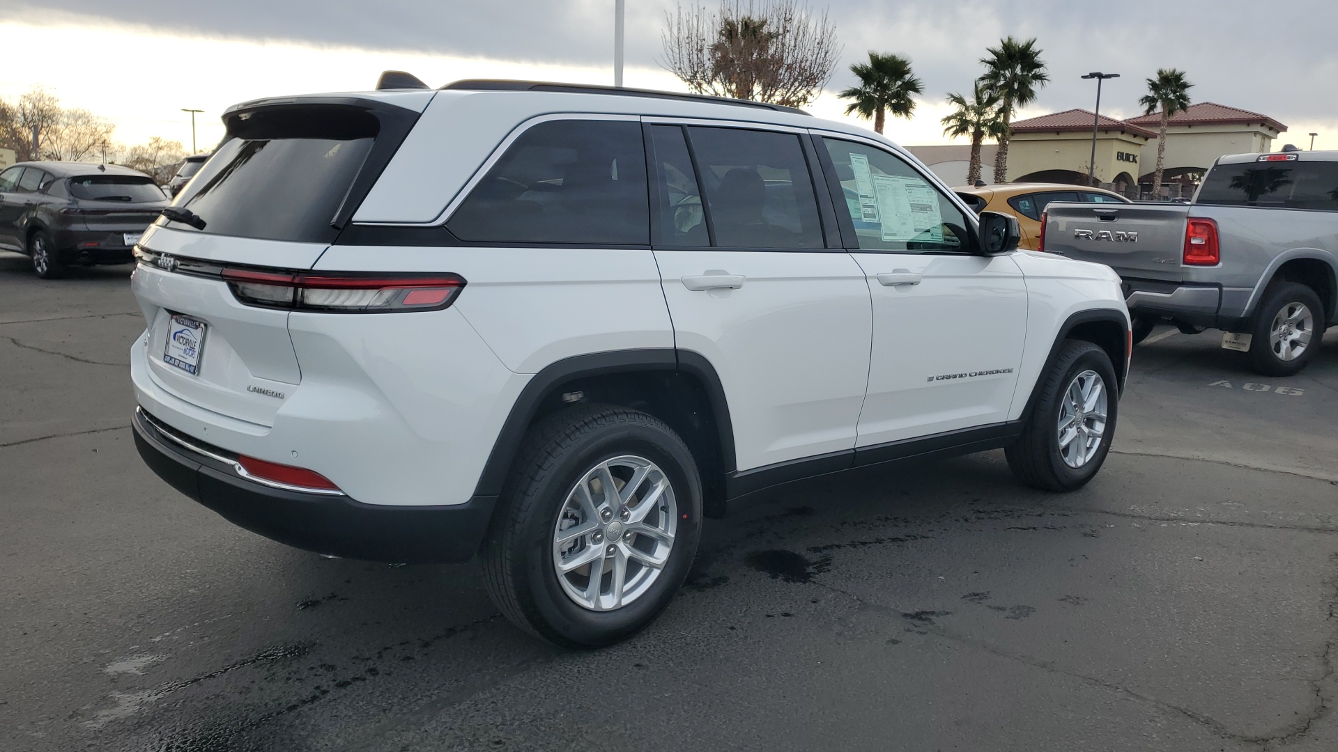 2025 Jeep Grand Cherokee Laredo 3