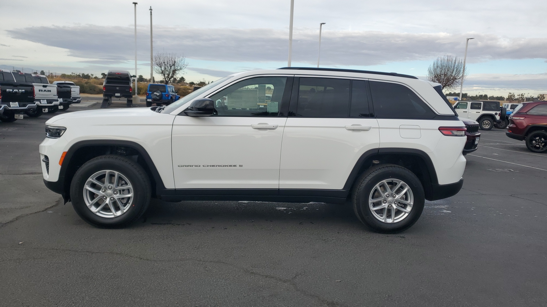 2025 Jeep Grand Cherokee Laredo 6