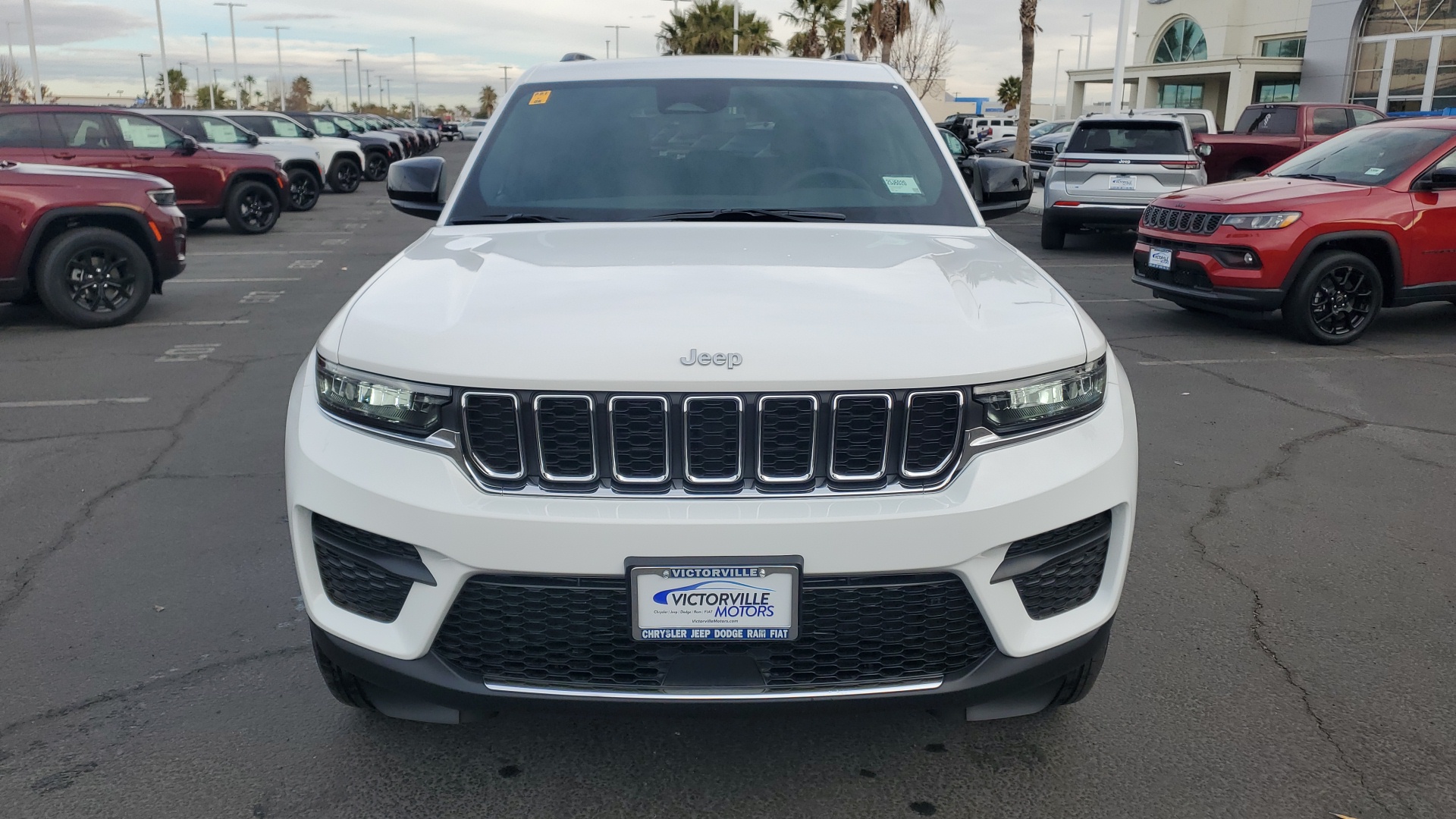 2025 Jeep Grand Cherokee Laredo 8