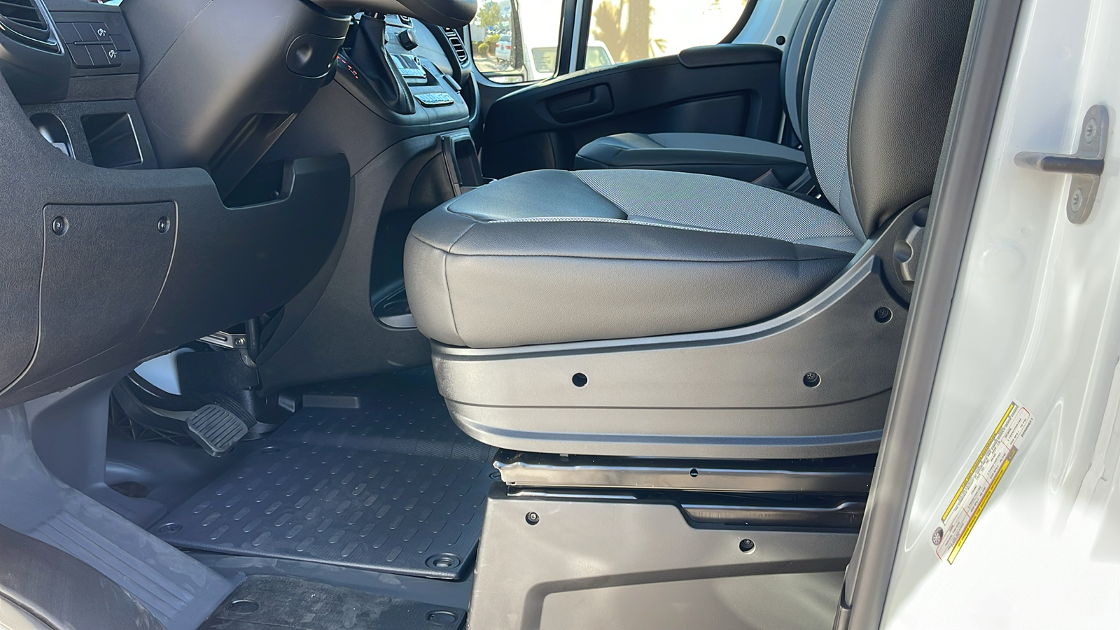 2025 Ram ProMaster 1500 Low Roof 11