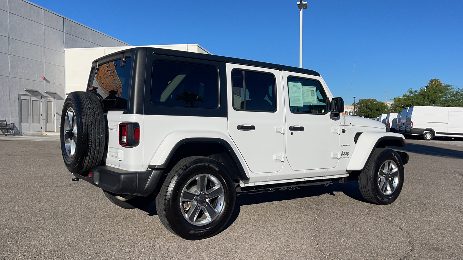 2023 Jeep Wrangler Sahara 3