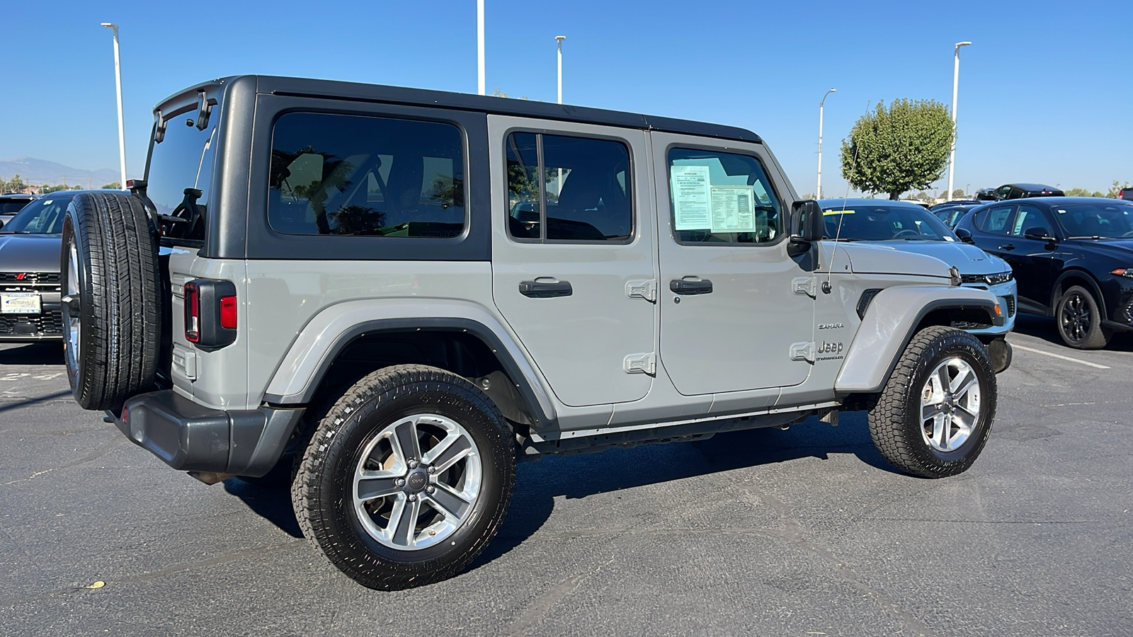 2023 Jeep Wrangler Sahara 3