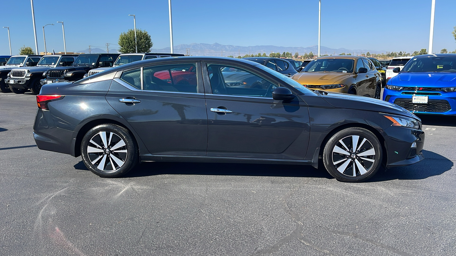 2021 Nissan Altima 2.5 SV 2