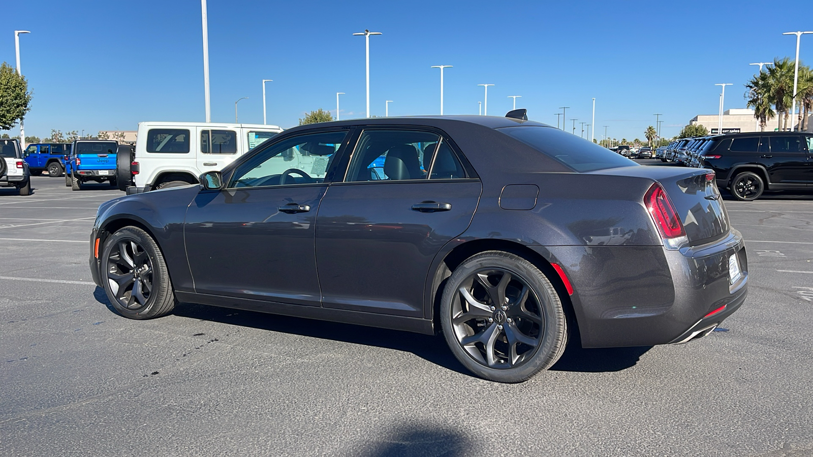 2023 Chrysler 300 S 5