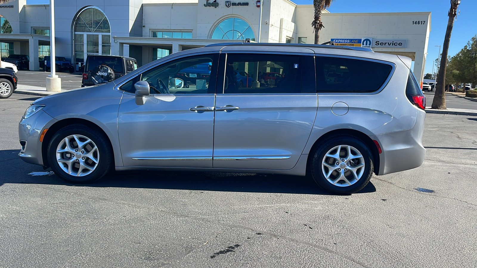 2020 Chrysler Pacifica Touring L 6