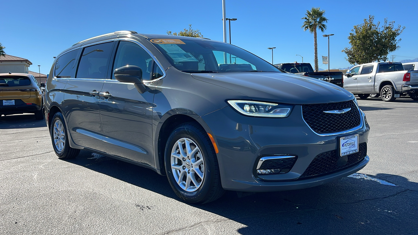 2022 Chrysler Pacifica Touring L 1