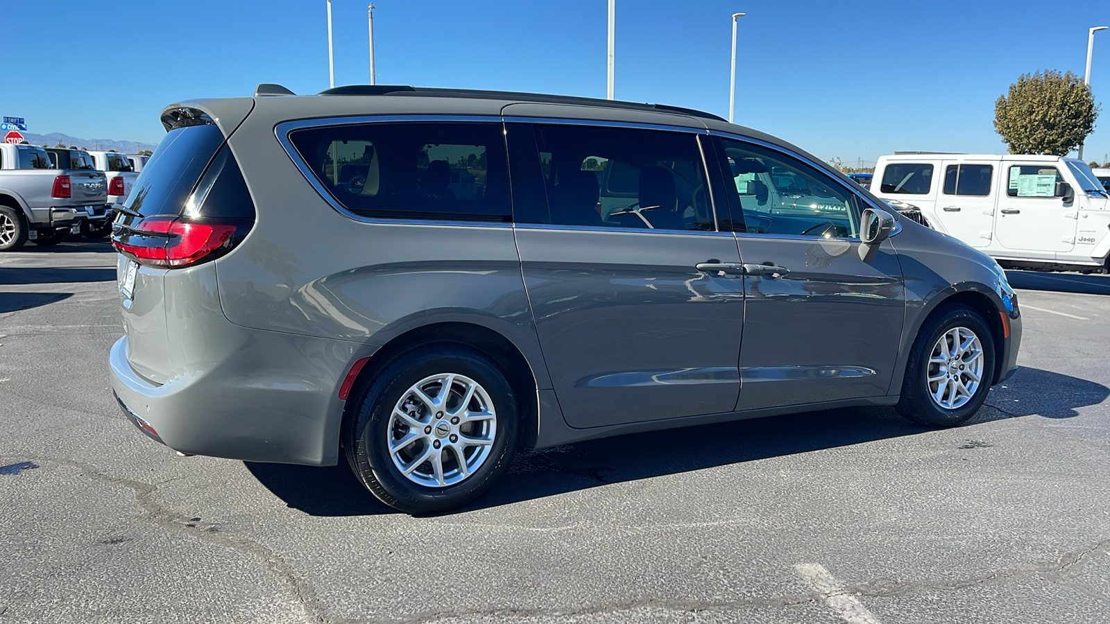 2022 Chrysler Pacifica Touring L 3