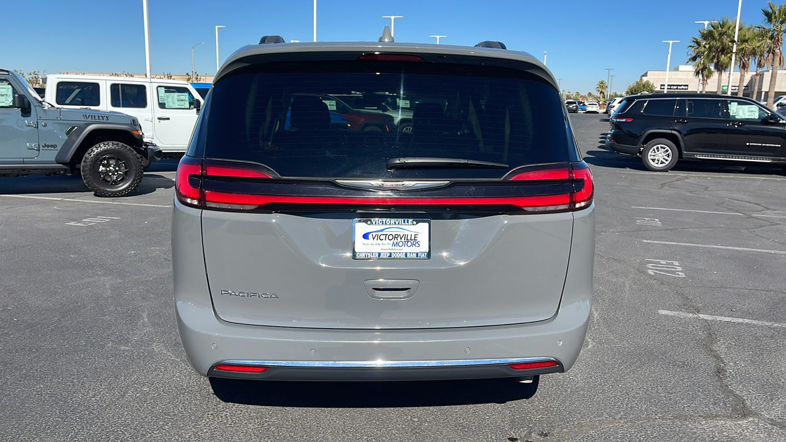 2022 Chrysler Pacifica Touring L 4