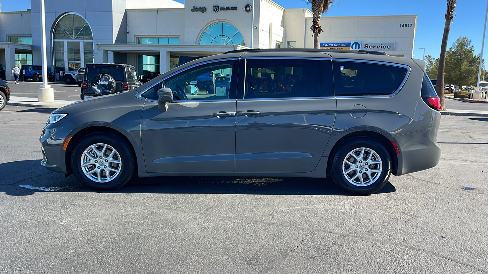 2022 Chrysler Pacifica Touring L 6