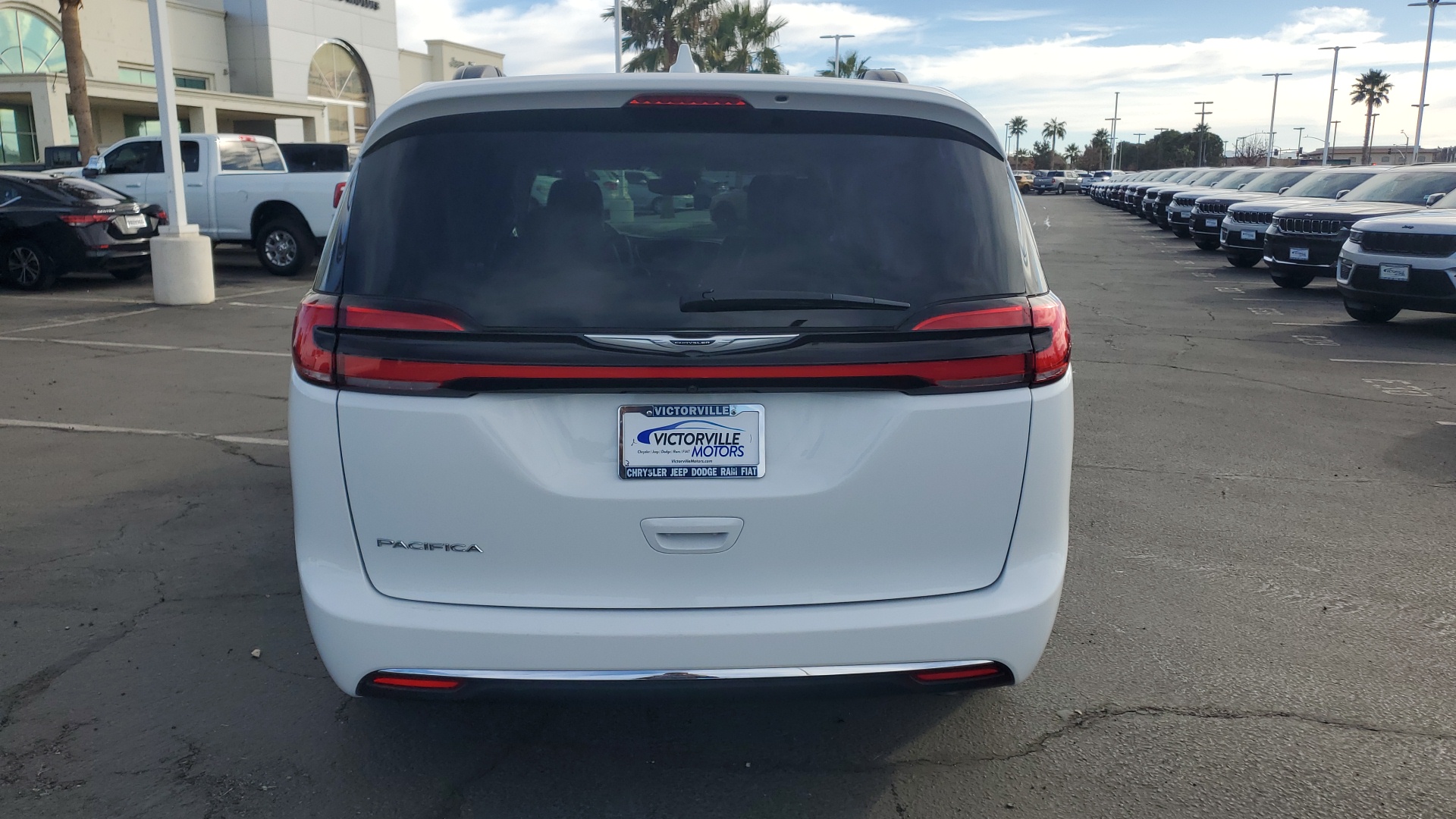 2022 Chrysler Pacifica Touring L 4