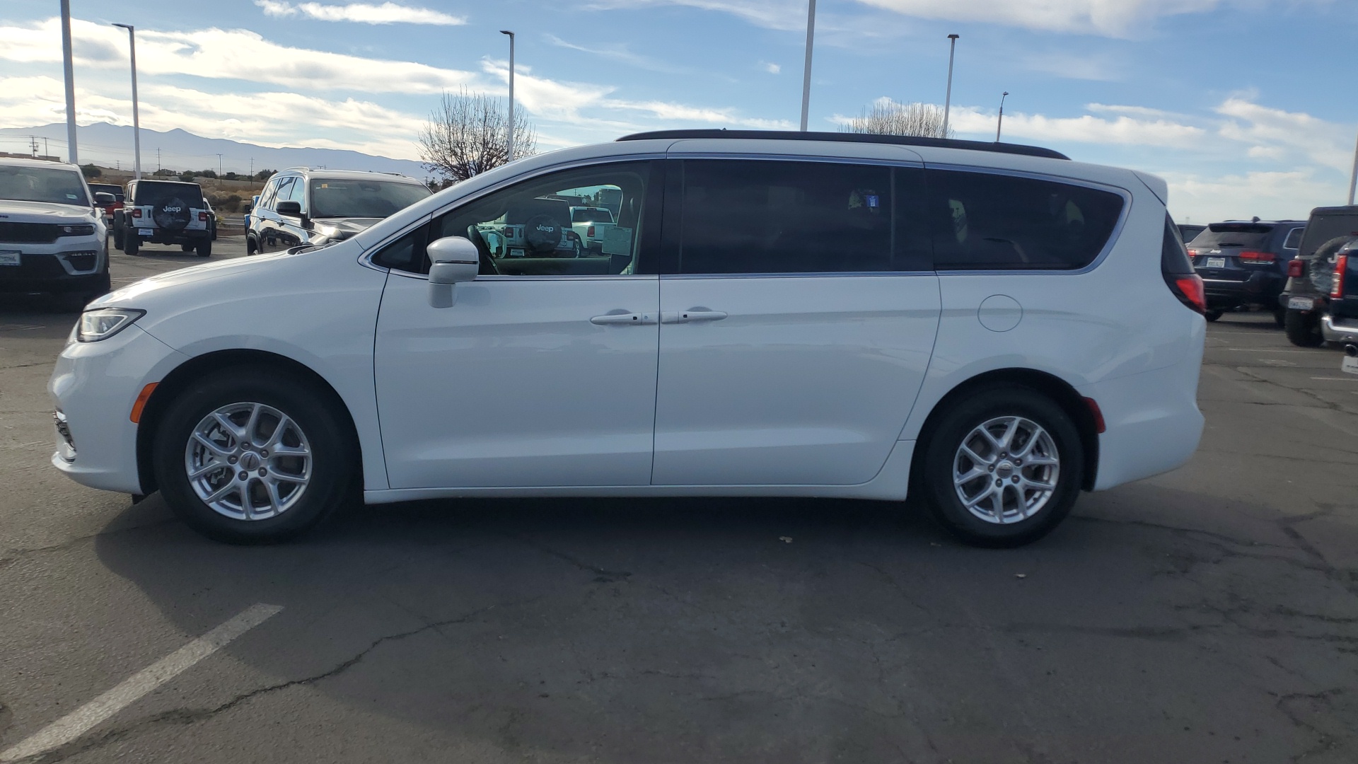 2022 Chrysler Pacifica Touring L 6