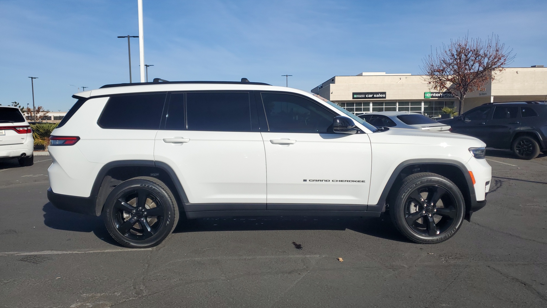 2023 Jeep Grand Cherokee L Laredo 2