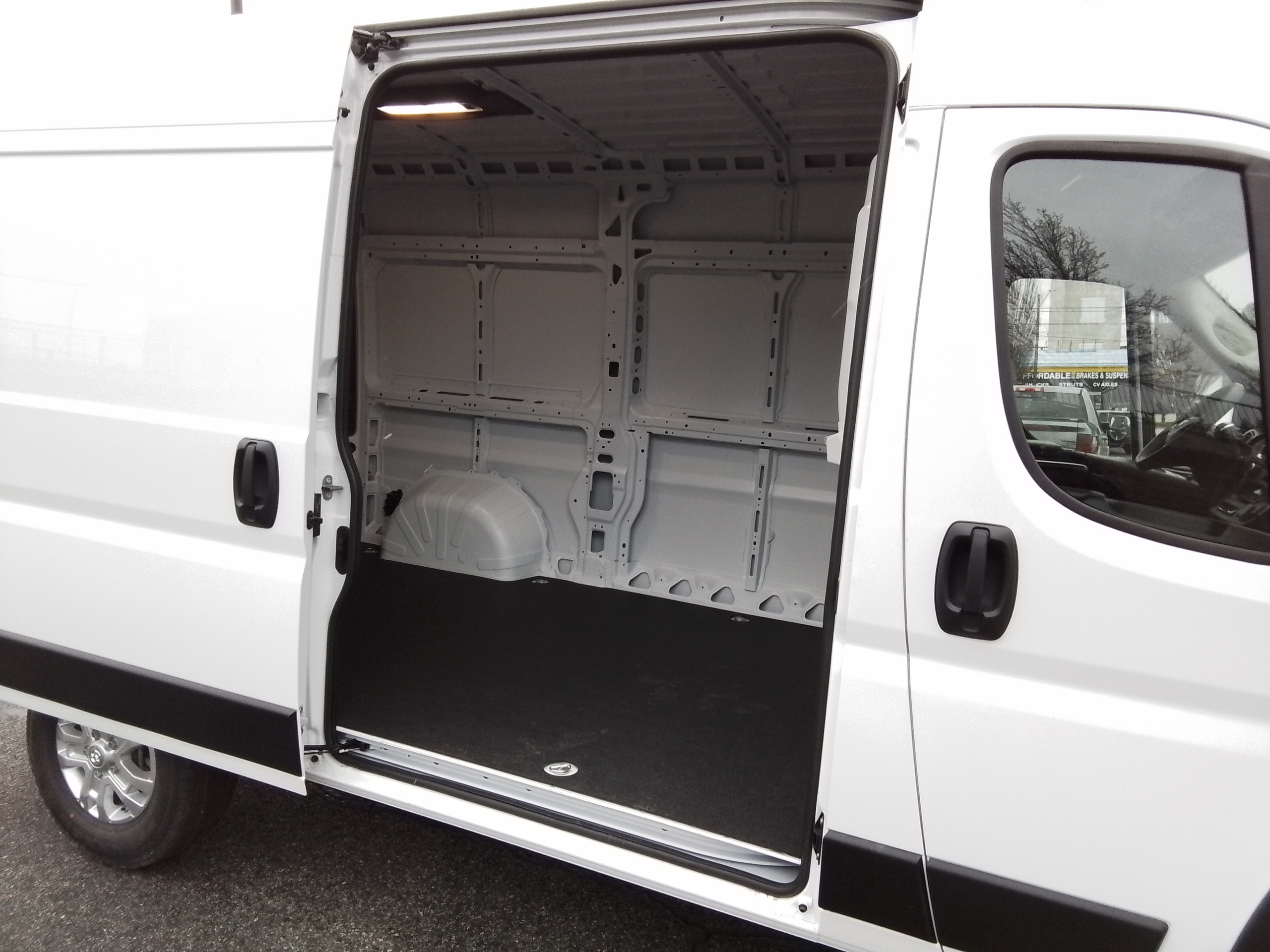 2024 Ram ProMaster Cargo Van SLT 8