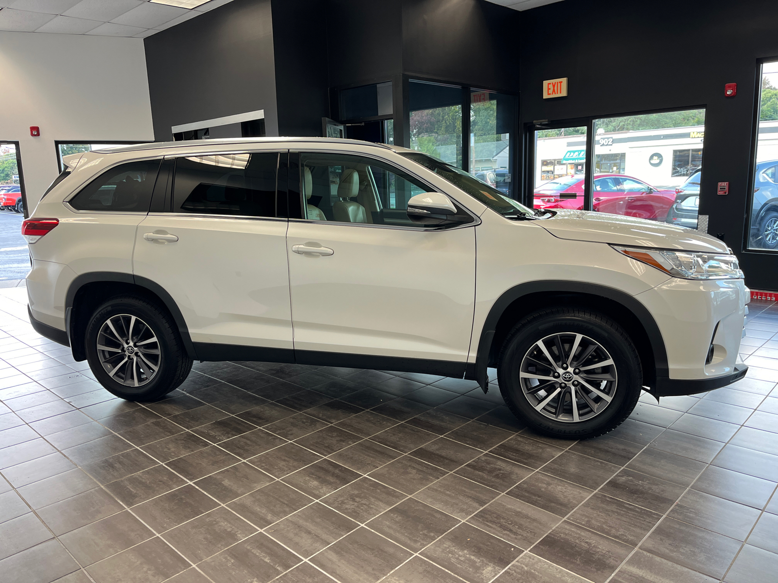 2019 Toyota Highlander XLE 2