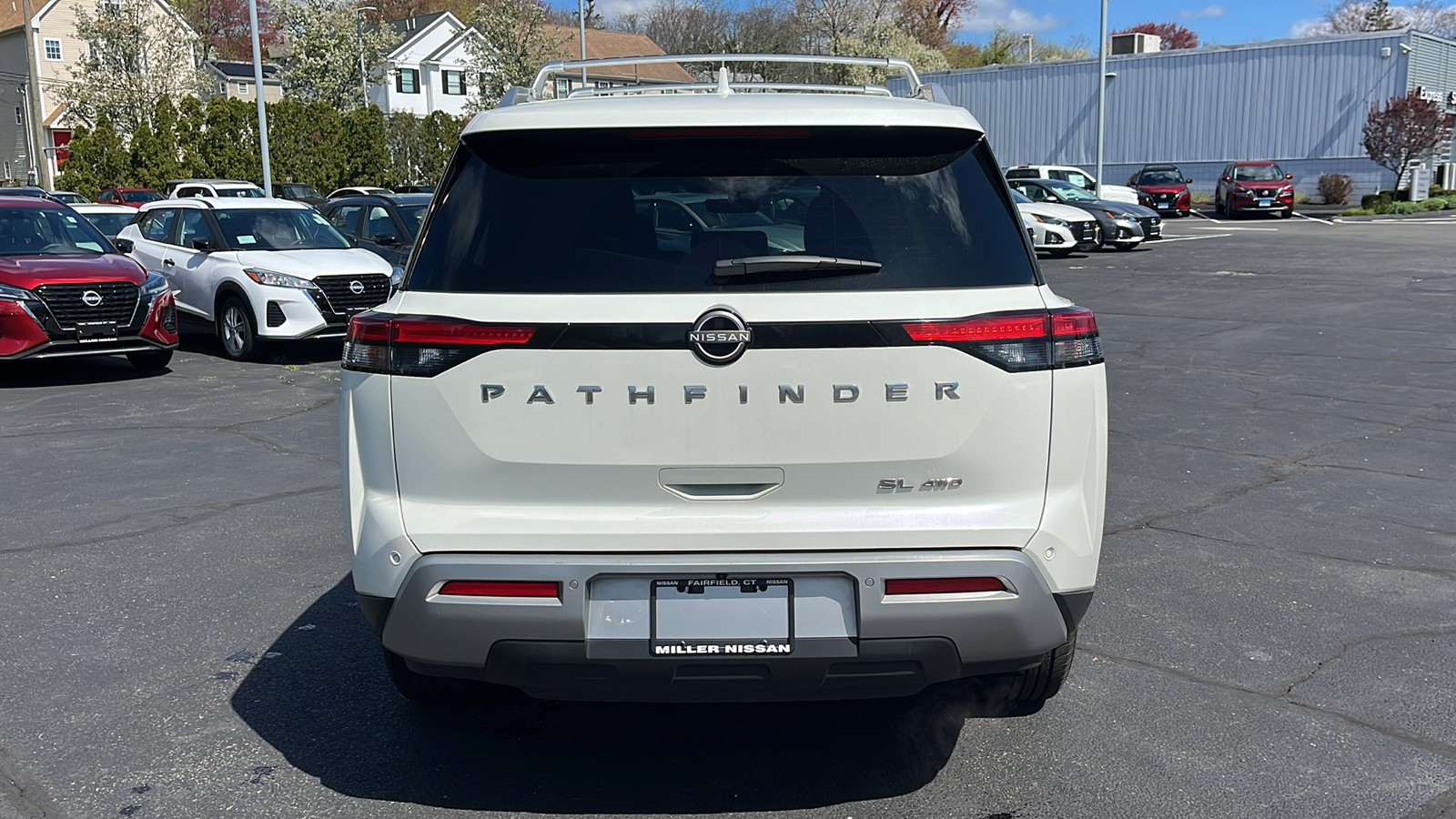 2023 Nissan Pathfinder SL 4