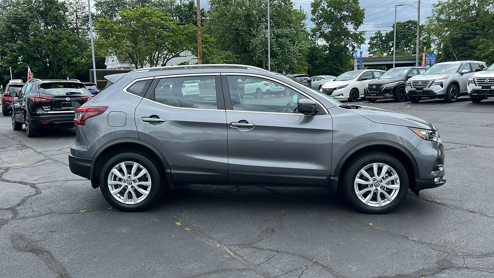 2021 Nissan Rogue Sport SV 2