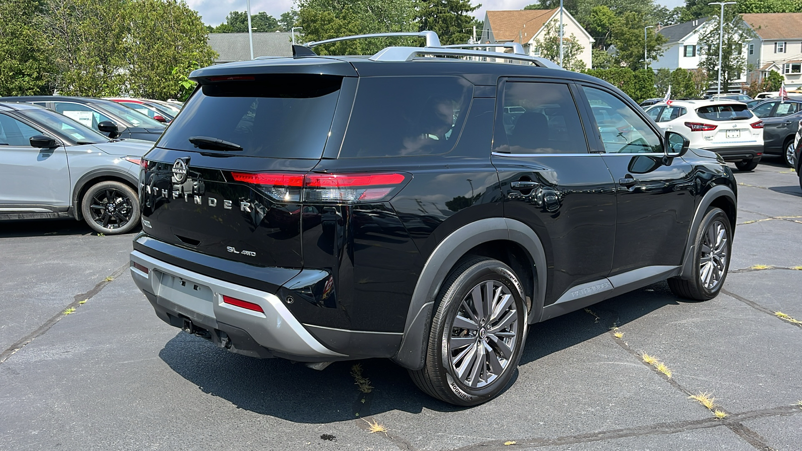 2023 Nissan Pathfinder SL 3