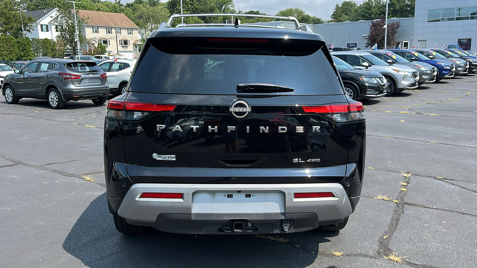 2023 Nissan Pathfinder SL 4