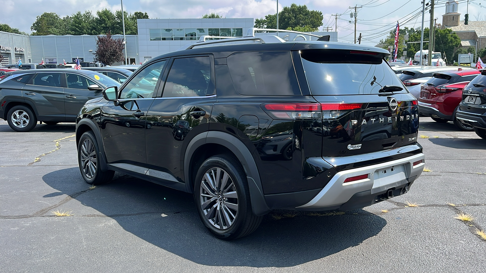 2023 Nissan Pathfinder SL 5