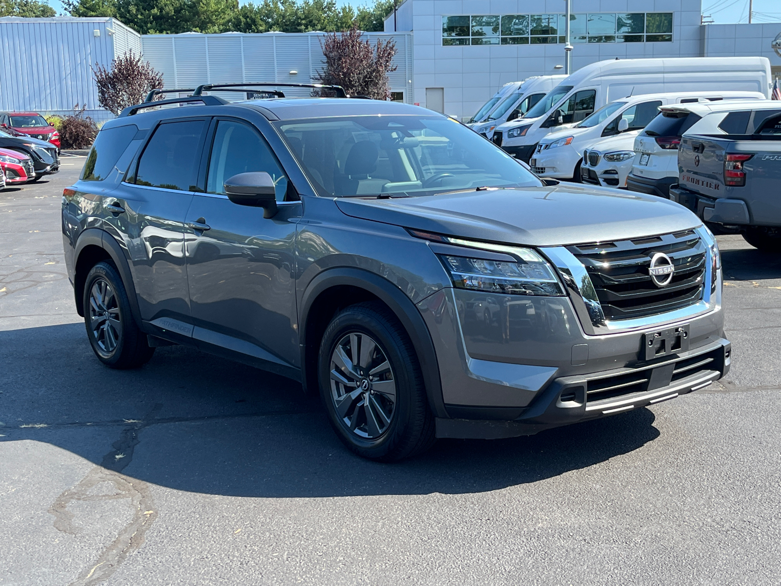 2022 Nissan Pathfinder SV 1